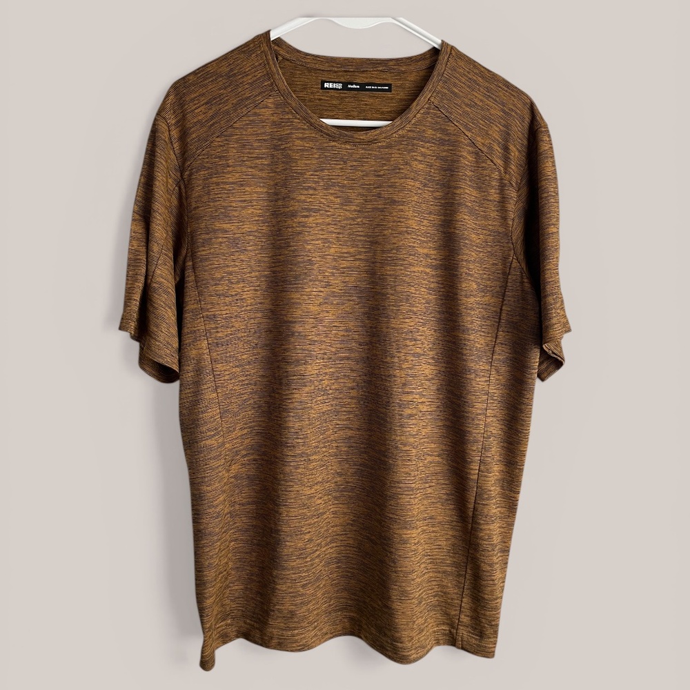 REI MENS Cinnamon Brown Poly Tee Size Medium